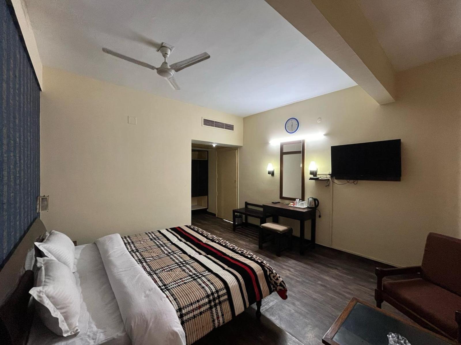 Gautam Hotel Varanasi Exterior foto
