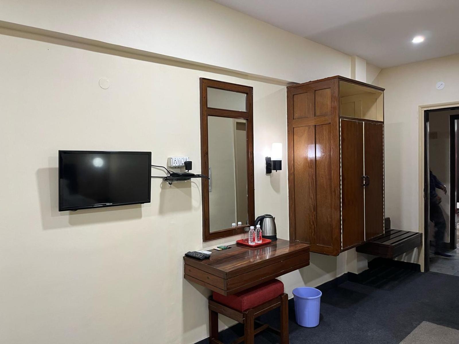 Gautam Hotel Varanasi Exterior foto