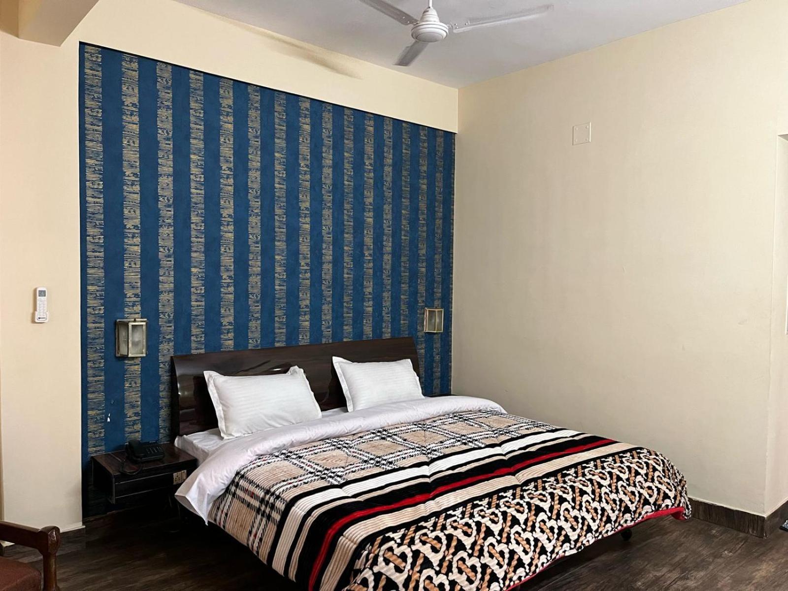 Gautam Hotel Varanasi Exterior foto