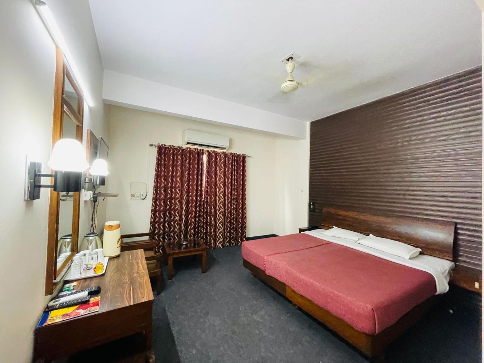 Gautam Hotel Varanasi Exterior foto