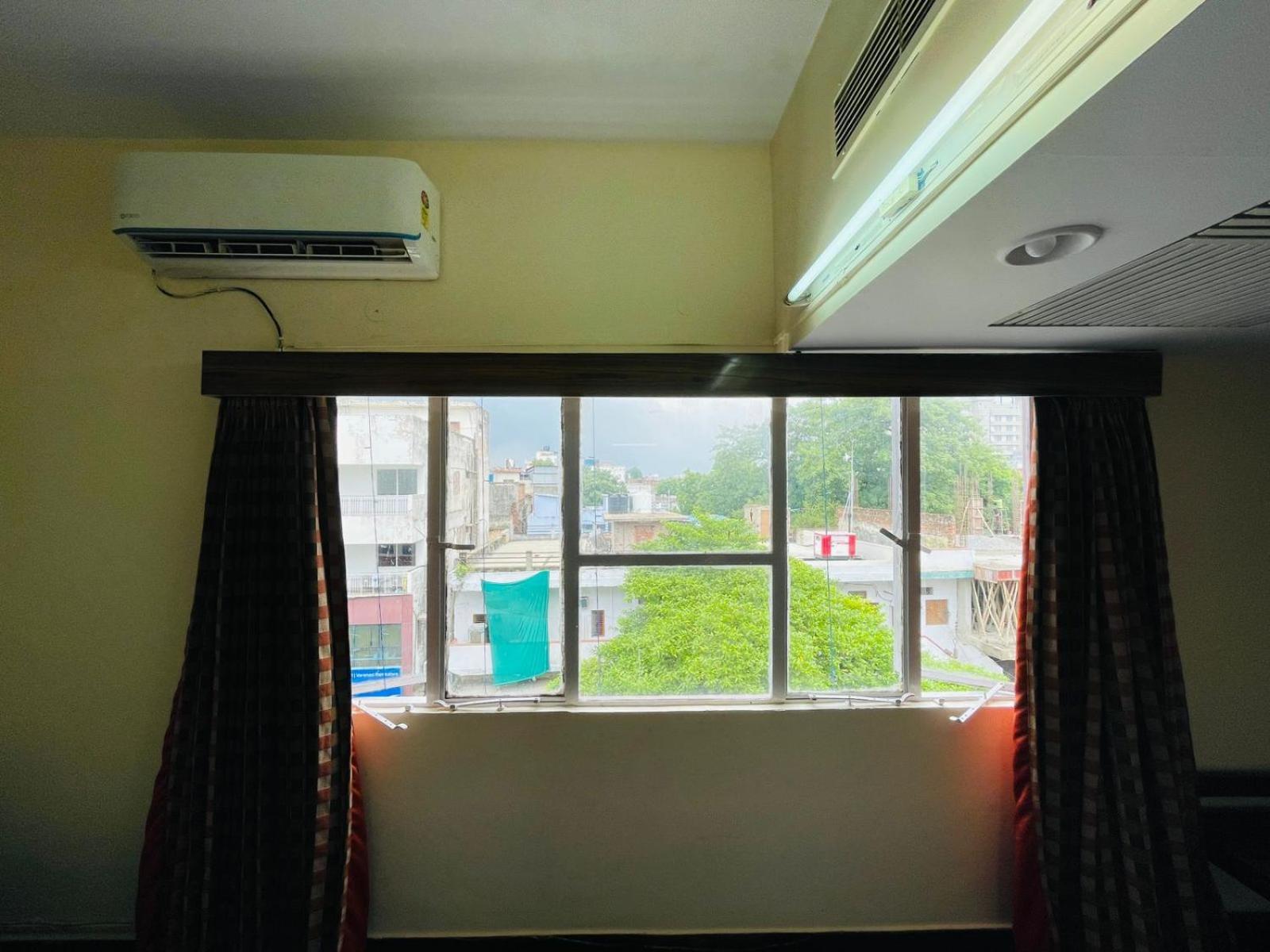 Gautam Hotel Varanasi Exterior foto