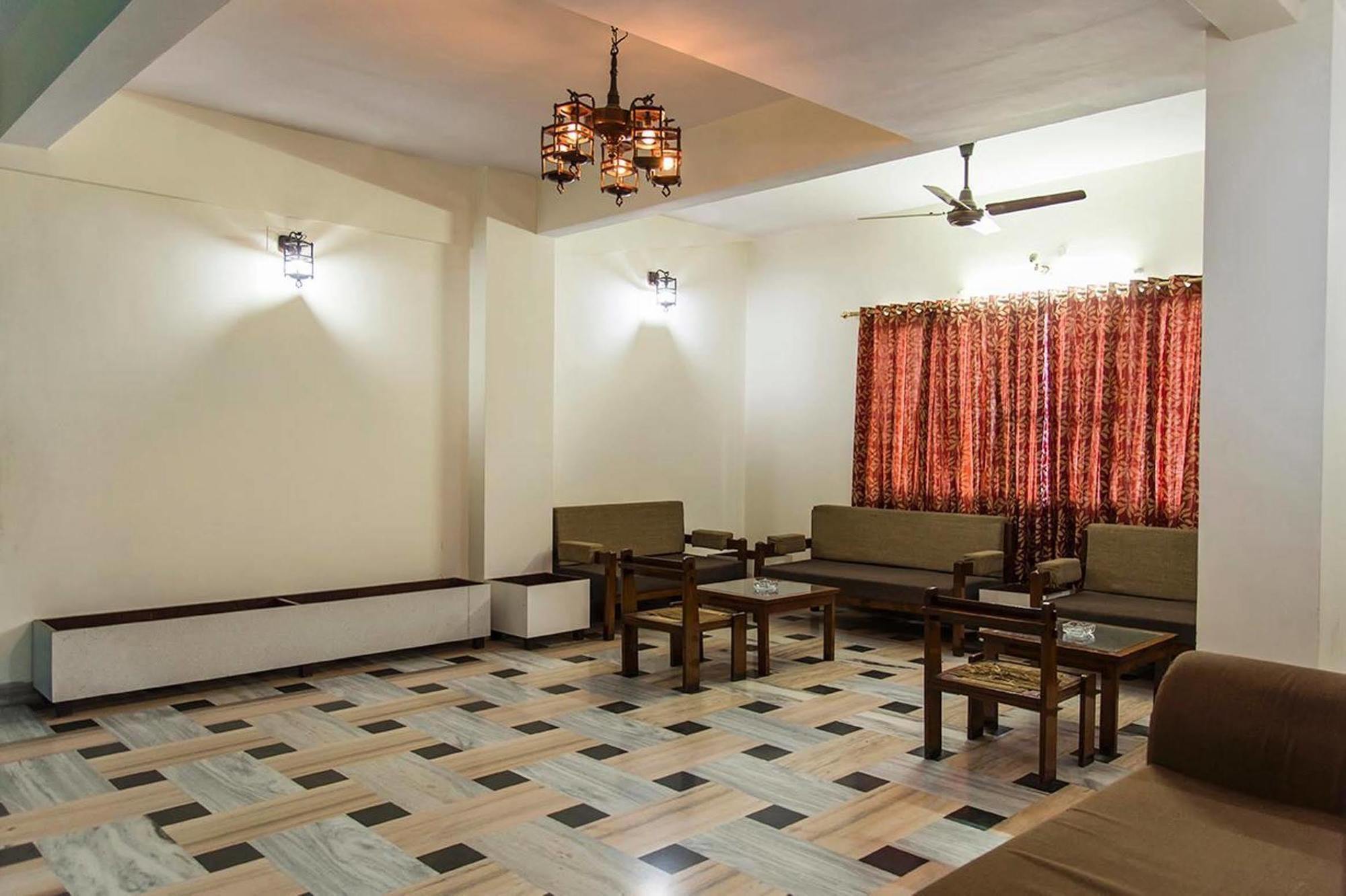 Gautam Hotel Varanasi Exterior foto