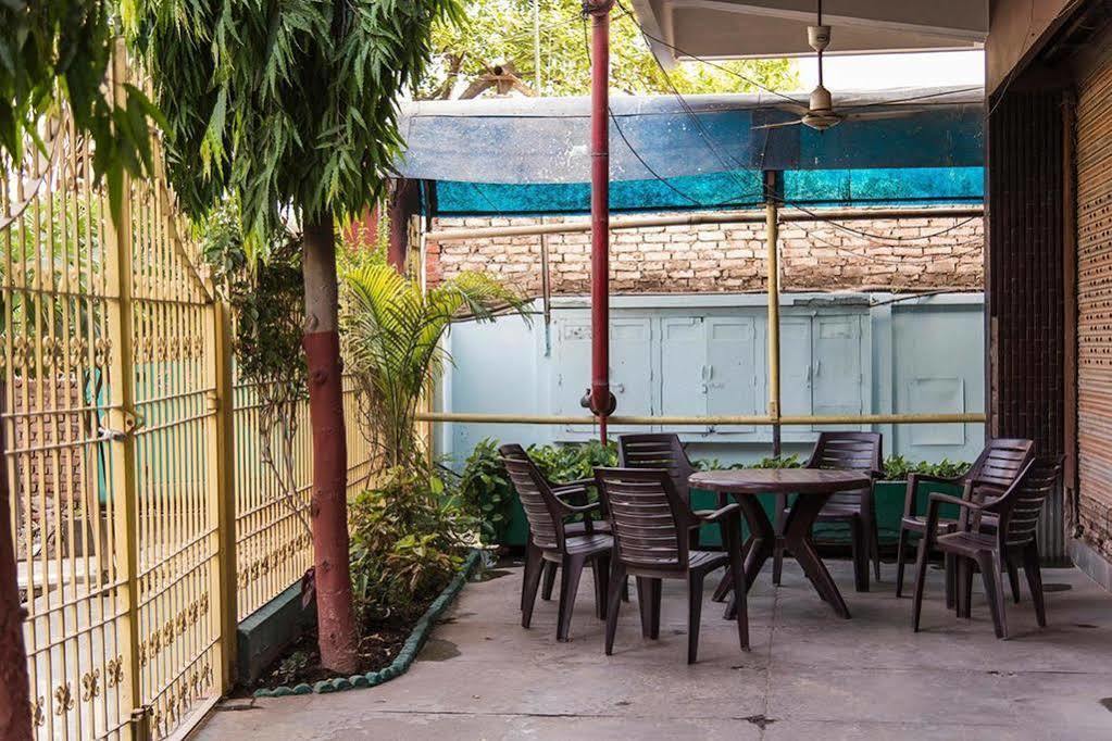 Gautam Hotel Varanasi Exterior foto